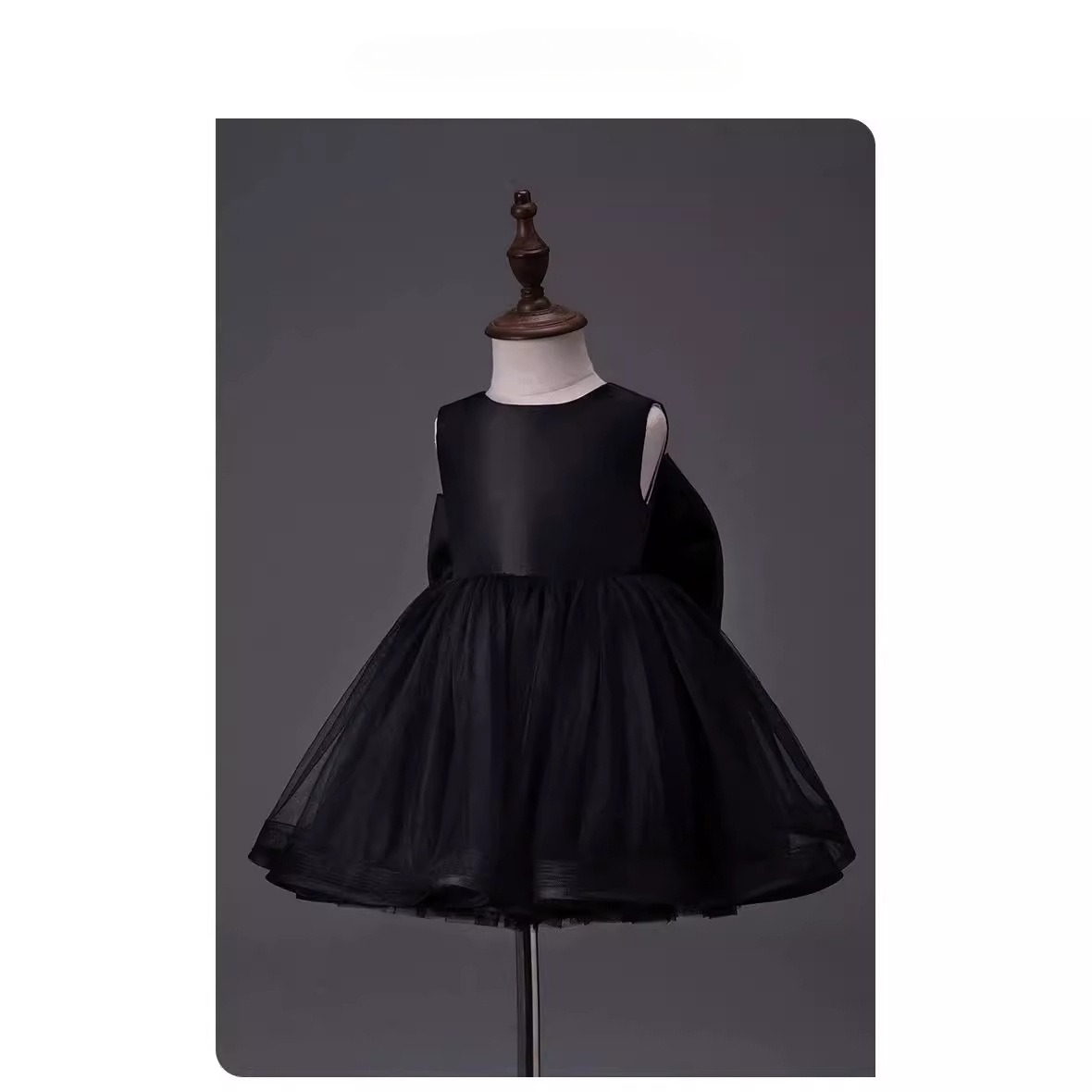 فستان عيد الميلاد الأول للفتيا - مراجعة Baby Clothing High End وسعره